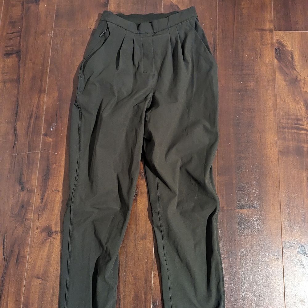 Lululemon size 2 dress pants